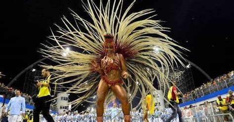 Completamente nua no carnaval